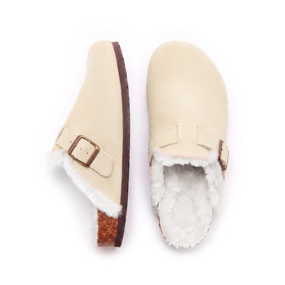 Paire de mules fourrées Bormio en velours vegan beige, vue de dessus, doublure fourrure et semelle intérieure visibles
