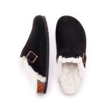 Paire de mules fourrées Bormio en velours vegan noir, vue de dessus, doublure fourrure et semelle intérieure visibles