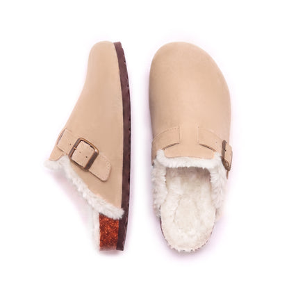 Paire de mules fourrées Bormio en velours vegan taupe, vue de dessus, doublure fourrure et semelle intérieure visibles